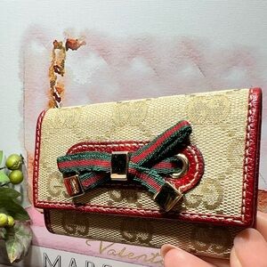 Gucci Key Case GG Canvas Beige Ribbon Red Leather Auth Elegant Beige and Red EUC